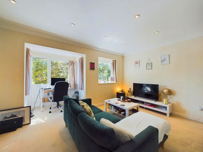 1 Bedroom Flat To Rent In South Street, Lancing, BN15