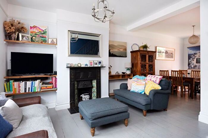 4 Bedroom Terraced House For Sale In Thorpebank Road, London, W12
