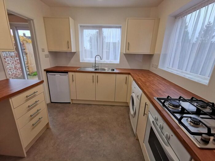 3 Bedroom Property To Rent In Rylands Road, Kennington, Ashford, TN24