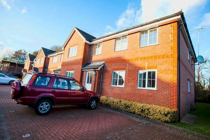 2 Bedroom Flat To Rent In Dundee Gardens, Basingstoke, RG22