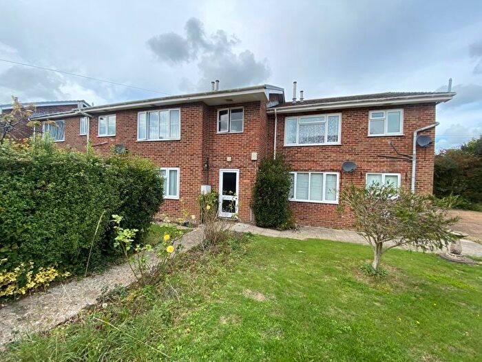 2 Bedroom Flat To Rent In The Hollows, Newport, PO30