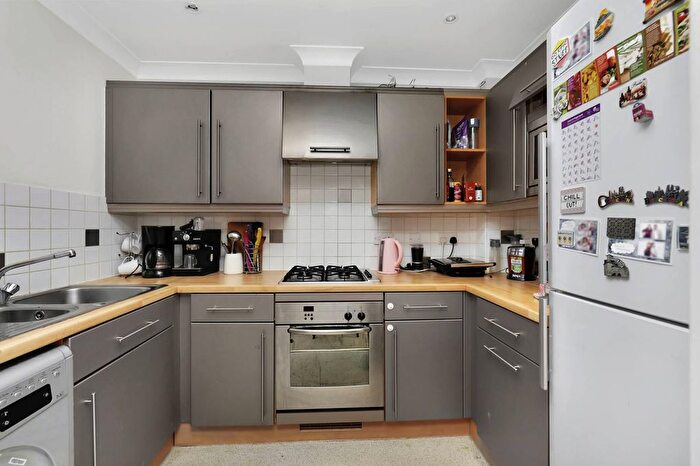 2 Bedroom Flat To Rent In The White House, Tooting, London, SW17