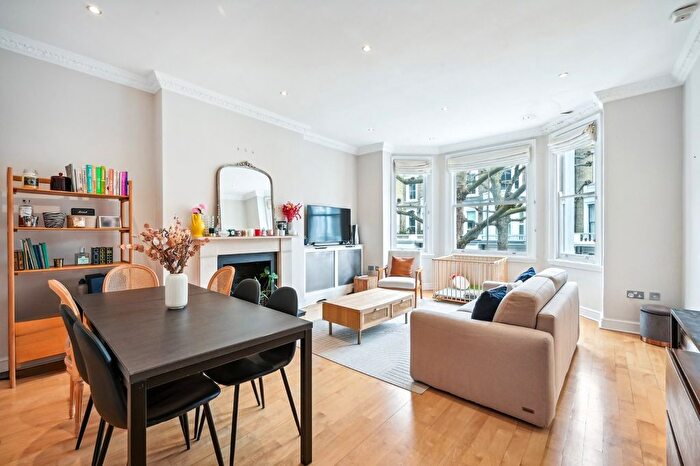 2 Bedroom Flat To Rent In Marloes Road, London, W8