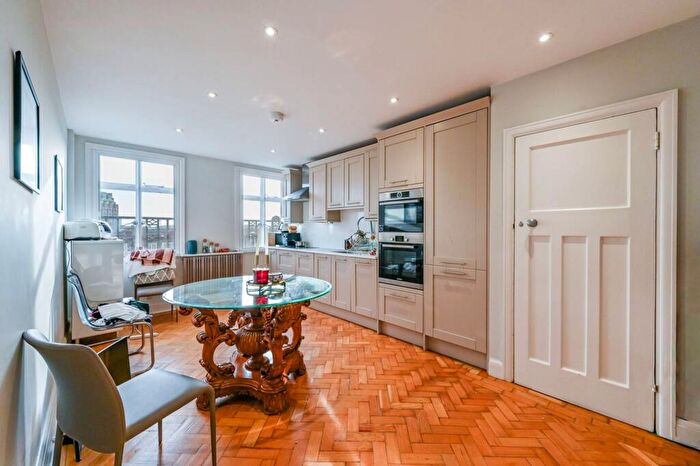 3 Bedroom Flat For Sale In Chiltern Court, Baker Street, London, NW1