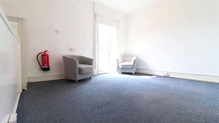 1 Bedroom Flat To Rent In Tilehurst, Reading, RG31