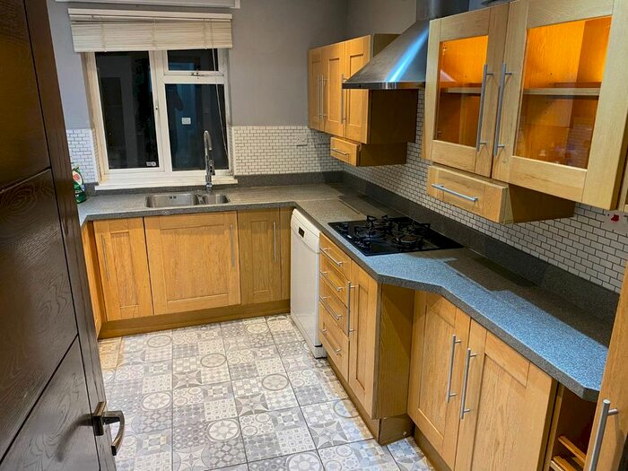 3 Bedroom Semi-Detached House To Rent In Holberton Road, Reading, RG2