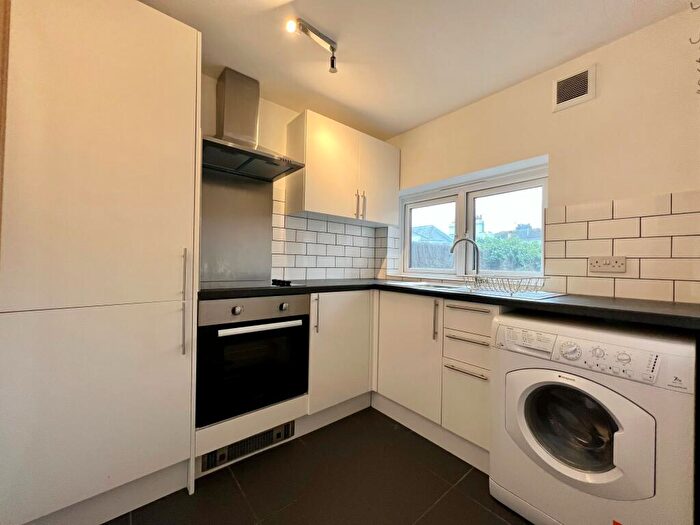 2 Bedroom Flat To Rent In Clifton Hill, Central Brighton, BN1