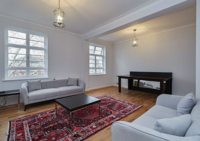 3 Bedroom Flat To Rent In Sussex Gardens, Hyde Park, W2