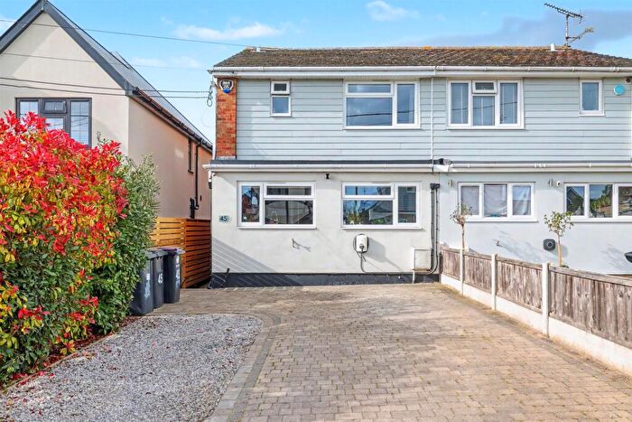 3 Bedroom Semi Detached House For Sale In Branksome Avenue, Hockley, SS5