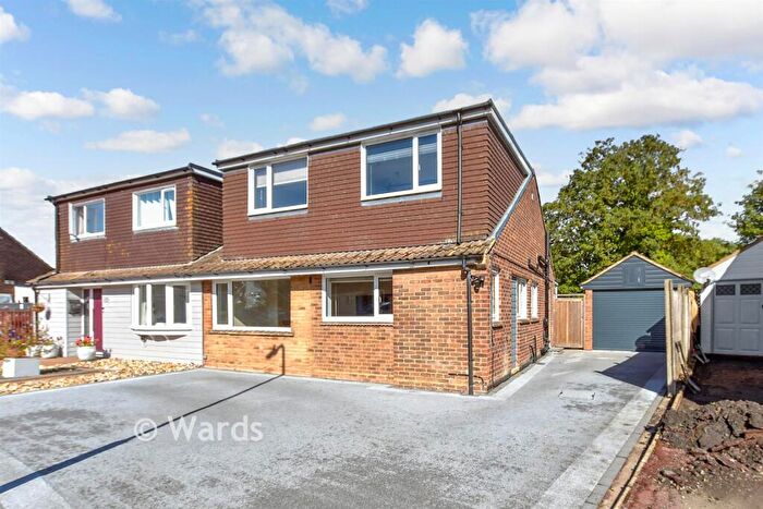 3 Bedroom Semi-Detached House For Sale In Stour Road, Chartham, Canterbury, Kent, CT4