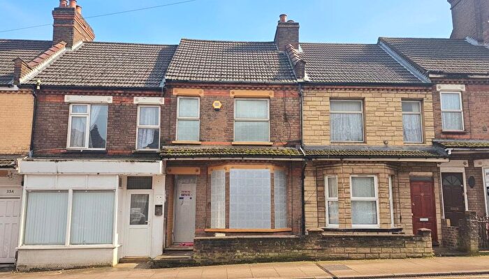 3 Bedroom Terraced House For Sale In Dallow Road, Luton, LU1