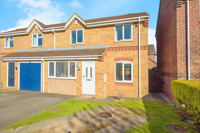 3 Bedroom Semi-Detached House For Sale In Clover Gardens, Stamford, PE9