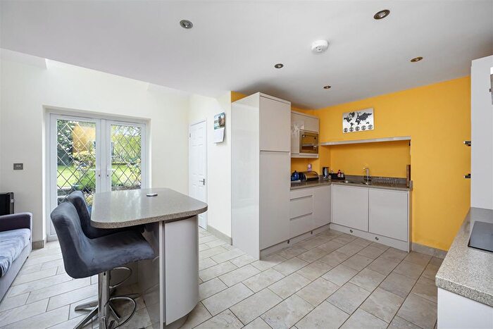 4 Bedroom Detached House For Sale In Grangeways, Patcham Village, Brighton, BN1