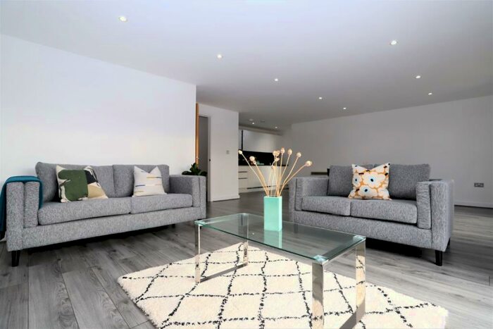 2 Bedroom Apartment To Rent In The Spectrum Liverpool, L1