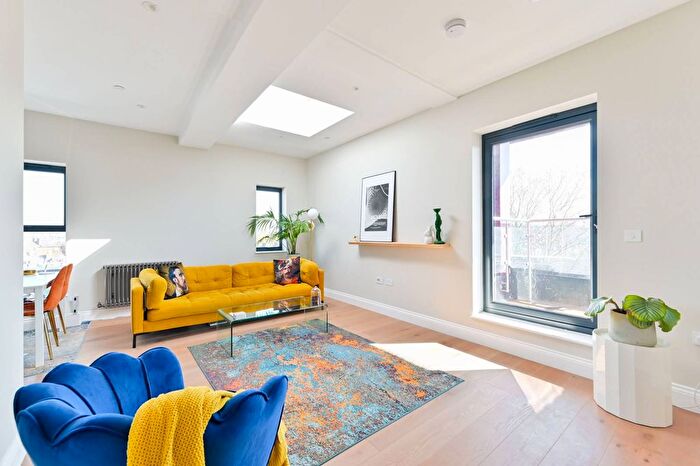 1 Bedroom Flat To Rent In ., Brockwell Park, London, SW2