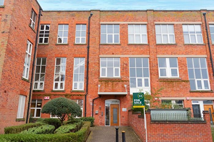 1 Bedroom Flat For Sale In Wheatsheaf Way, Knighton Fields, Leicester, LE2