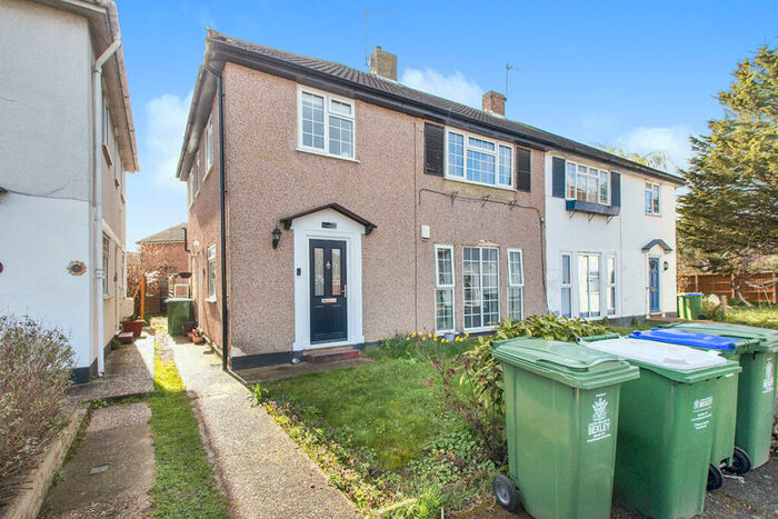 2 Bedroom Maisonette To Rent In Melanie Close, Bexleyheath, DA7