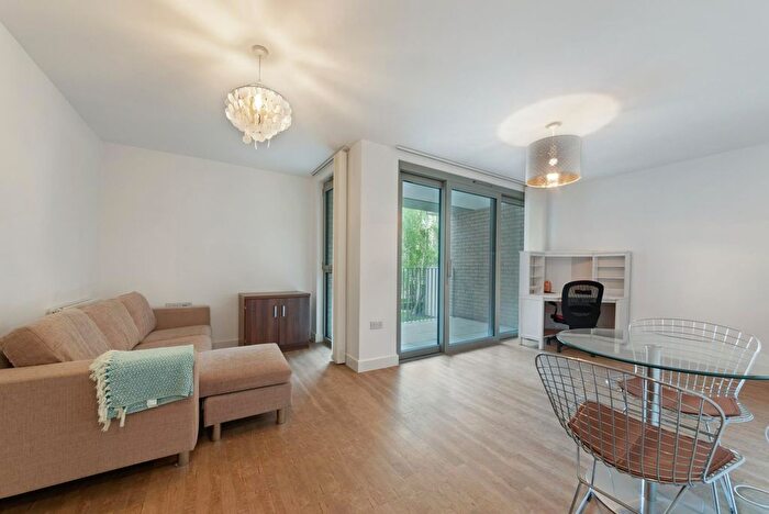 1 Bedroom Flat To Rent In Parkside Court, Waterside Park, London, E16