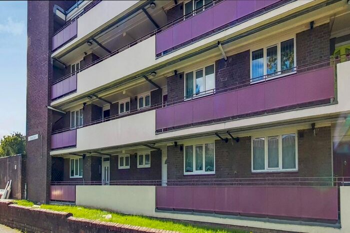 1 Bedroom Flat To Rent In Dennetts Road, Telegraph Hill, London, SE14