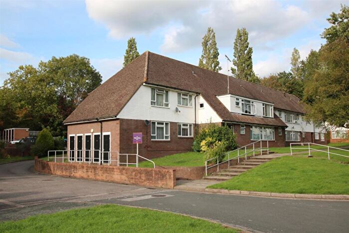 1 Bedroom Apartment For Sale In Cressall Close, Leatherhead, KT22