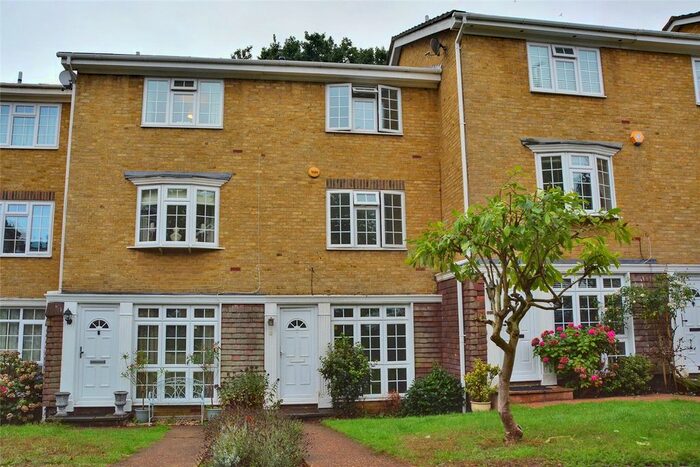 3 Bedroom Terraced House To Rent In Kenilworth Gardens, London, SE18