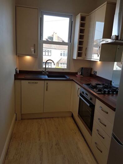 2 Bedroom Flat To Rent In Thetford Road, Ashford, TW15