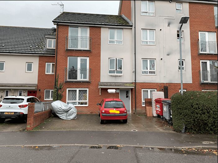 2 Bedroom Flat For Sale In Slough, SL3