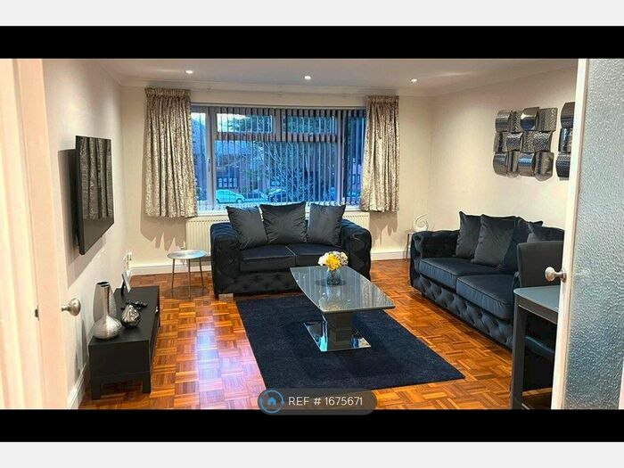 3 Bedroom Flat To Rent In Beech Tree Close, Stanmore, HA7