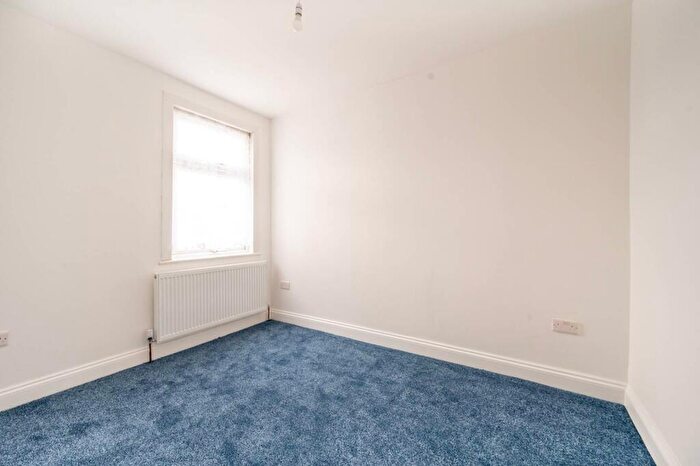 4 Bedroom Terraced House To Rent In Pulleyns Avenue, East Ham, London, E6