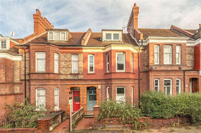 2 Bedroom Flat For Sale In Cricklade Avenue, Streatham Hill, SW2