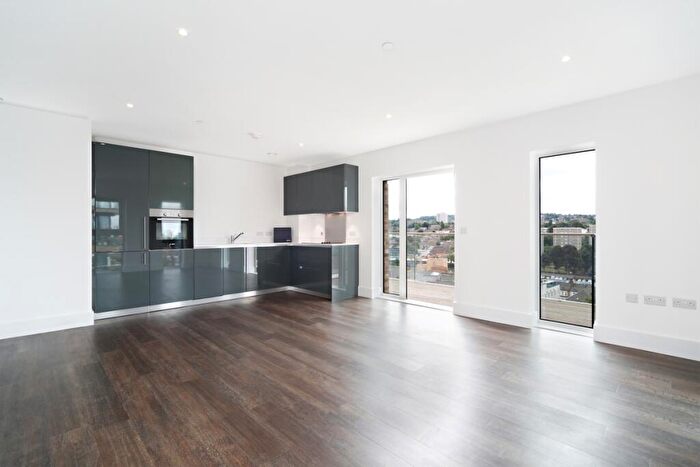 2 Bedroom Apartment To Rent In Plumstead Road London, SE18