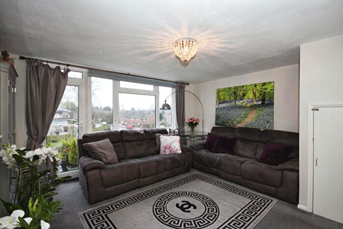 2 Bedroom Flat For Sale In Crown Way, Lillington, Leamington Spa, CV32