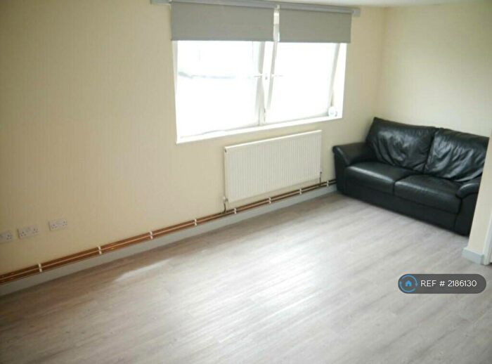 Studio To Rent In Broomfield Court, Hatfield, AL10