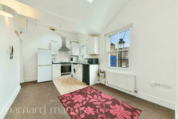 Flat To Rent In Maple Road, London, SE20