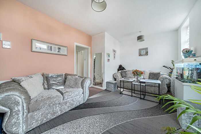 2 Bedroom Terraced House For Sale In Chestnut Rise, Plumstead, SE18