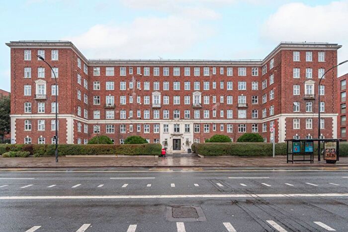 2 Bedroom Flat For Sale In Brixton Hill, Brixton, London, SW2