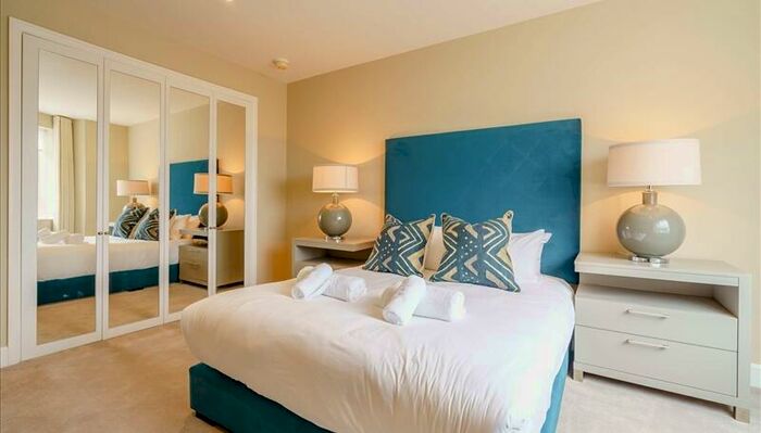 2 Bedroom Apartment To Rent In Circus Apartments, E14