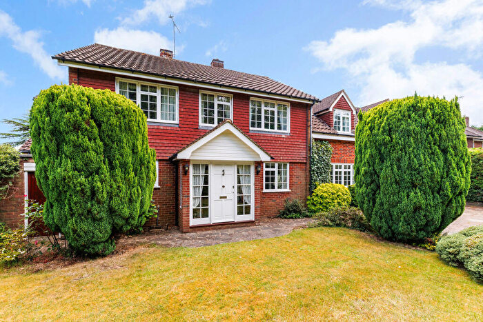 5 Bedroom Detached House For Sale In Oakfield Road, Harpenden, AL5