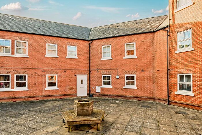 3 Bedroom Flat For Sale In Nymet Court, Fairford Leys, HP19