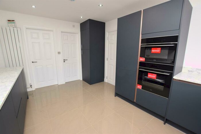 5 Bedroom Detached House For Sale In Poplars Close, New Waltham, DN36
