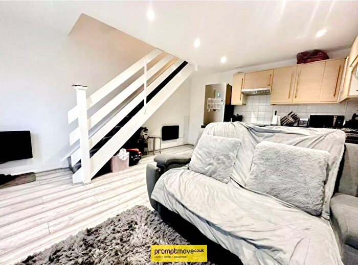 1 Bedroom Property To Rent In Chiltern Gardens, Waller Avenue, Luton, LU4