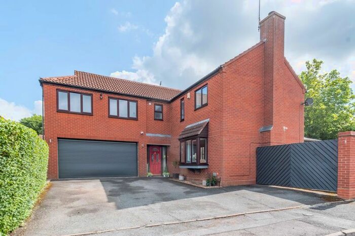 5 Bedroom Detached House For Sale In Brookfield Close, Hunt End, Redditch, B97