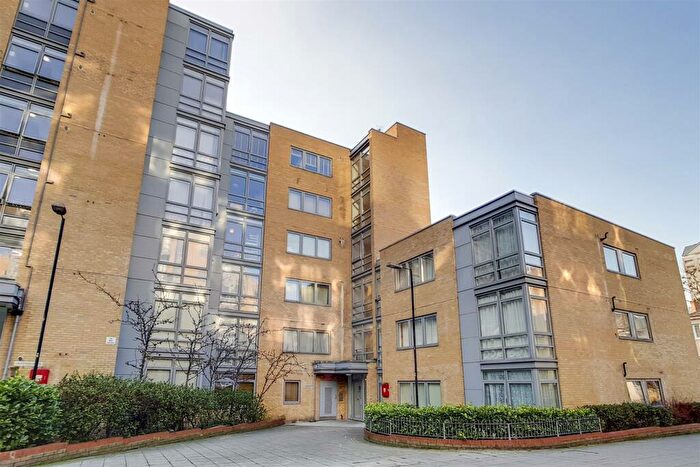 2 Bedroom Apartment To Rent In Fairlead House, Cassilis Road, London, E14