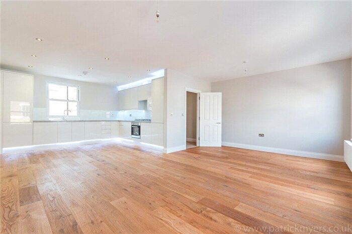 2 Bedroom Maisonette For Sale In Crystal Palace Road, London, SE22