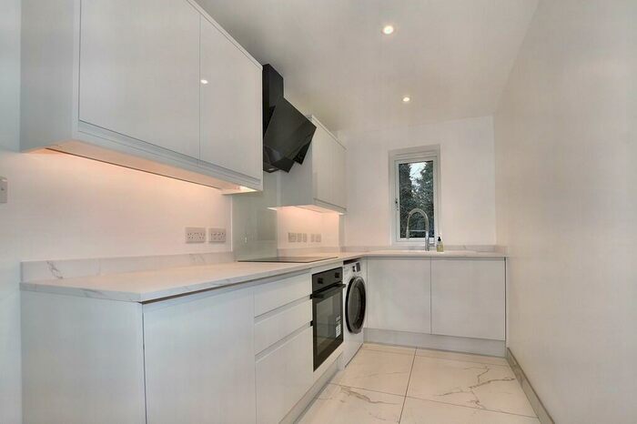 2 Bedroom Apartment To Rent In Makepeace Road, Wanstead, E11