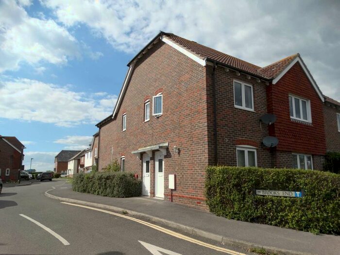 2 Bedroom Flat To Rent In Brooks End, Pagham PO21