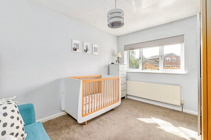 3 Bedroom End Of Terrace House For Sale In Whitnash Close, Balsall Common, CV7