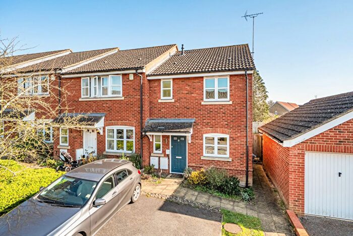 3 Bedroom End Terrace House For Sale In Orpington Close, Twyford, Reading, RG10