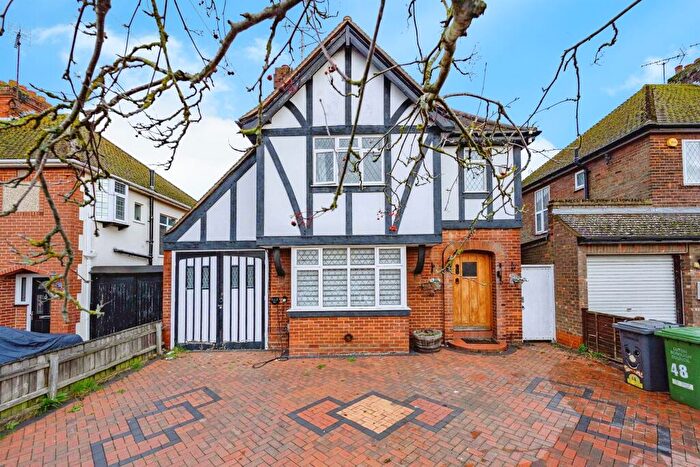 4 Bedroom Detached House For Sale In Marston Gardens, Luton, LU2