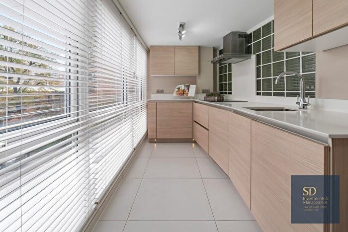 3 Bedroom Flat To Rent In St. Johns Wood Park, London, NW8